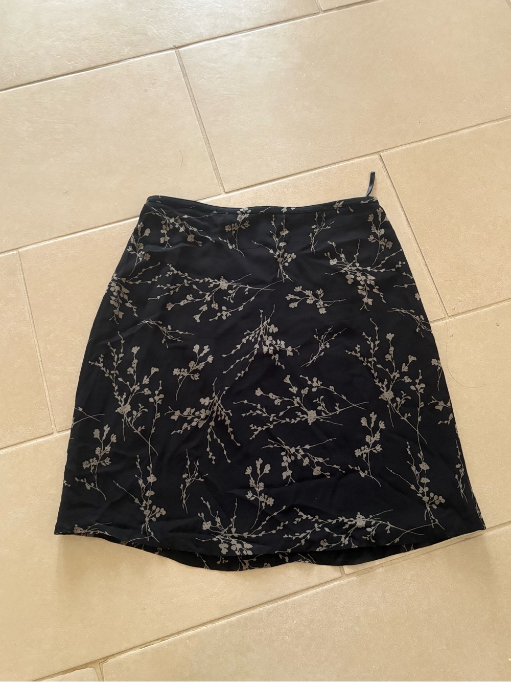 Banana Republic Black 100 % Silk Floral Botanical Print A-Line Skirt Sz 10 Y2K